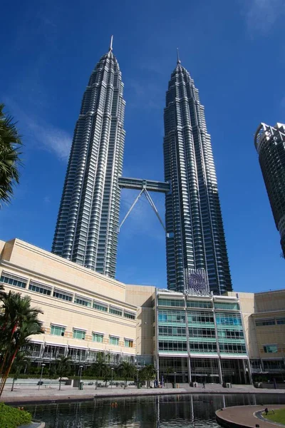 Kuala Lumpur Malaysia Maaliskuu 2009 Petronas Towers Pilvenpiirtäjät Kuala Lumpurin — kuvapankkivalokuva