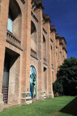 BARCELONA, İspanya - 7 Ekim 2021: Barcelona, İspanya 'daki Pompeu Fabra Üniversitesi kampüsü. UPF, 1990 yılında kurulan bir devlet üniversitesidir. Katalan dilinde Universitat Pompeu Fabra olarak bilinir..