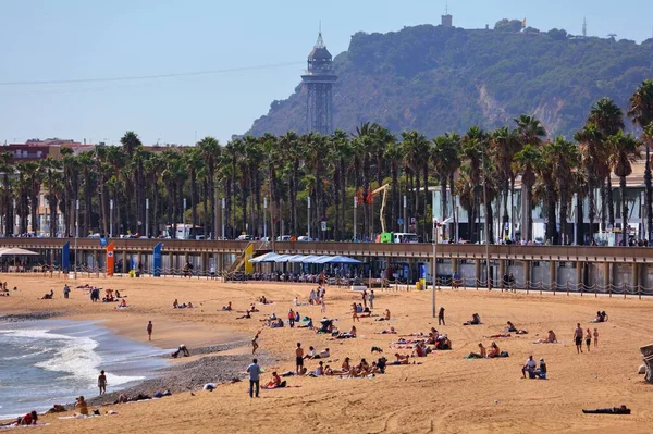 Barcelona Spanien Oktober 2021 Menschen Verbringen Zeit Strand Von Barceloneta — Stockfoto