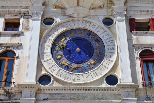 Ρολόι Αγίου Μάρκου Στη Βενετία Ιταλία Αστρονομικό Ρολόι Στον Πύργο — Φωτογραφία Αρχείου