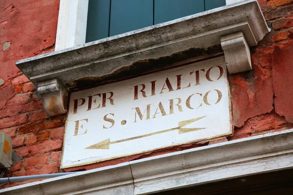 Vägbeskrivning Skylt Mot Rialtobron Och Markusplatsen San Marco Venedig Italien — Stockfoto