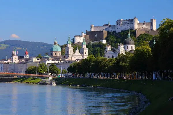 Salzburgo Áustria Verão Vista Cidade Com Hohensalzburg Fortaleza Outros Marcos — Fotografia de Stock