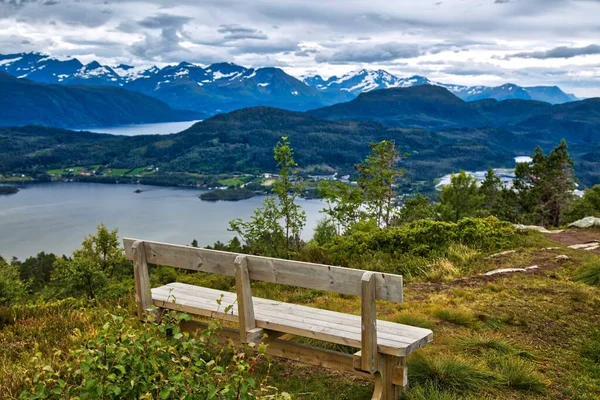 Krajina Norska Sunnmore Pohled Hory Nihusen Obci Skodje Lavička Výhledem — Stock fotografie