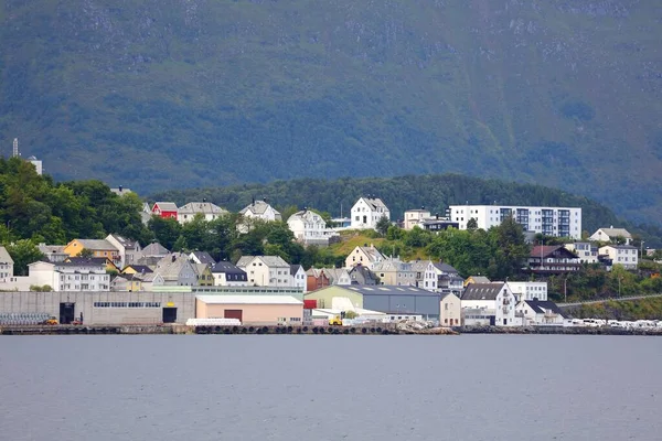 Obszar Miasta Alesund Verpingsvika Norwegii Widziany Przez Ellingsoy Fiord Ellingsoyfjorden — Zdjęcie stockowe