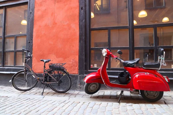 Stockholm Suécia Agosto 2018 Piaggio Vespa Scooter Retro Estacionado Rua — Fotografia de Stock