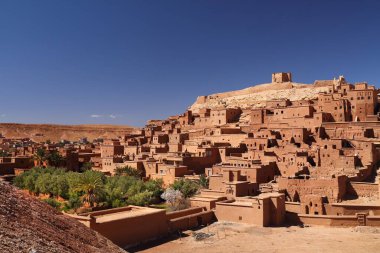 Ait Benhaddou, Fas 'ın simgesi. Kervan güzergahındaki tarihi Ksar kasabası. UNESCO Dünya Mirası Alanı.