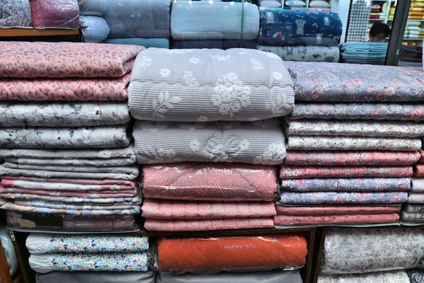 韩国首尔光江市场的韩国床上用品 被褥和毛毯店 — 图库照片