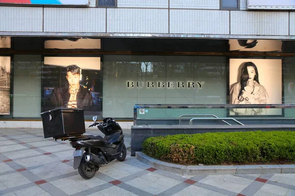 Seoul South Korea April 2023 Window Display Burberry High Fashion — Stock Photo, Image