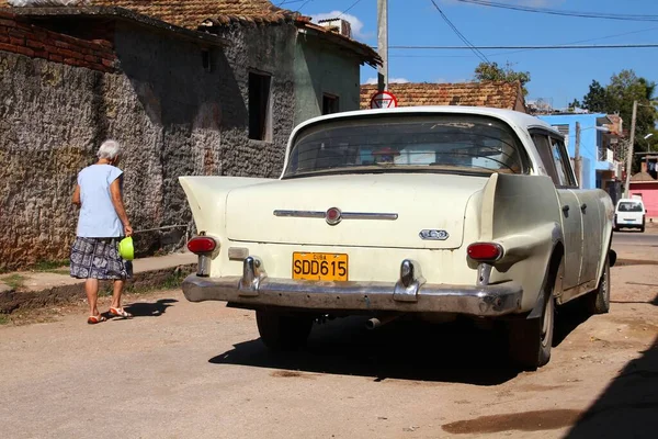 Trinidad Cuba Φεβρουαριου 2011 Κλασικό Αμερικάνικο Βυτιοφόρο Oldtimer Παρκαρισμένο Στο — Φωτογραφία Αρχείου