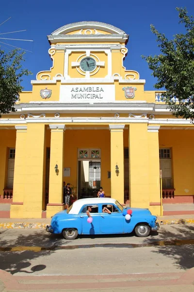 Trinidad Cuba February 2011 Wedding Guests Car Front Town Hall — Stock Photo, Image