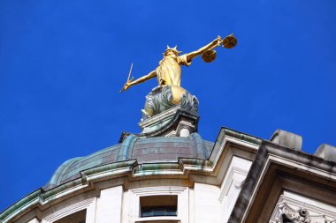 Londra, İngiltere 'deki Merkezi Ceza Mahkemesi. Yaşlı Bailey. Londra 'da Hukuk Mahkemesi.