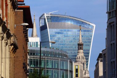 Londra, İngiltere - 8 Temmuz 2016: 20 Fenchurch Caddesi gökdeleni Londra, İngiltere. Postmodern ofis binasını Rafael Vinoly tasarladı. Lakabı Telsiz..