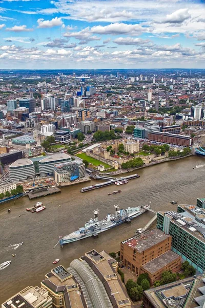 伦敦航景 泰晤士河和贝尔法斯特号历史船 — 图库照片