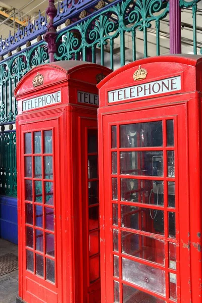 Λονδίνο Ηνωμένο Βασίλειο Κόκκινο Τηλέφωνο Τηλεφωνικοί Θάλαμοι Στην Αγγλία Μνημεία — Φωτογραφία Αρχείου