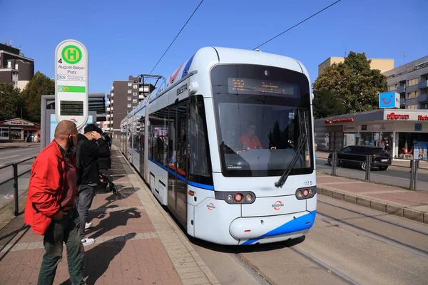Bochum Deutschland September 2020 Menschen Warten Einer Straßenbahnhaltestelle Wattenscheid Bogestra — Stockfoto