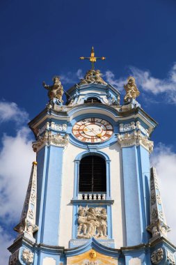 Durnstein, Avusturya 'nın Vaçu bölgesinde küçük bir kasaba. Durnstein Manastırı (Almanca: Stift Durnstein). Barok Kilisesi.
