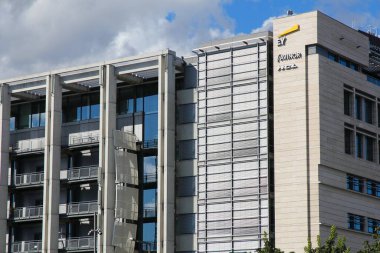 OSLO, NORway - 2 Ağustos 2015: Oslo 'nun Bjorvika ilçesindeki ofis binası. EY denetim şirketi, Avinor ve HCL.