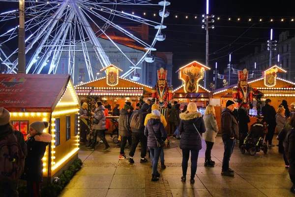 Katowice Polsko Června 2023 Lidé Navštěvují Stánky Jídlem Vánočním Trhu — Stock fotografie