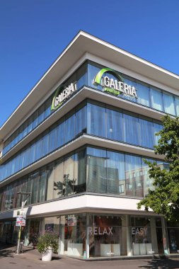 MOENCHENGLADBACH, GERMANY - 18 Eylül 2020: Galeria Kaufhof mağazası Moenchengladbach, Almanya.