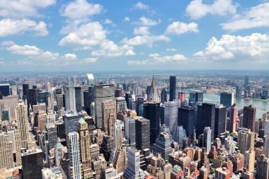 New York, Amerika Birleşik Devletleri - bulutlu gün Midtown Manhattan'ın havadan görünümü.