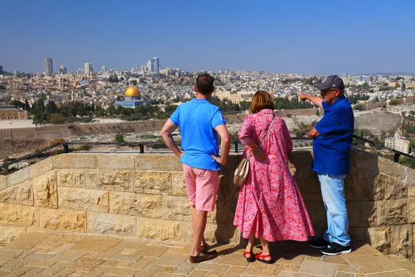 Jerusalem Israel Październik 2022 Turyści Odwiedzają Punkt Widzenia Górze Oliwnej — Zdjęcie stockowe