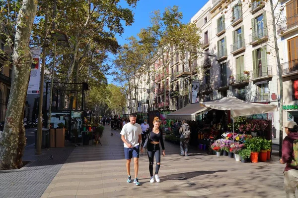 Barcelona Spain October 2021 People Walk Famous Rambla Avenue Barcelona — Stock Photo, Image