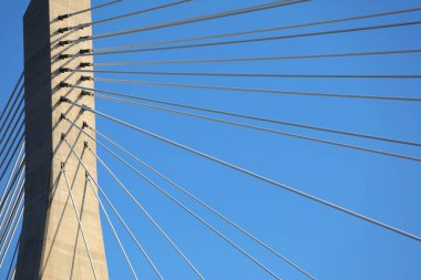 Hırvatistan 'ın Dubrovnik kentinde kablo hattı köprü sütununda kaldı. Hırvatistan 'ın karayolu altyapısı.