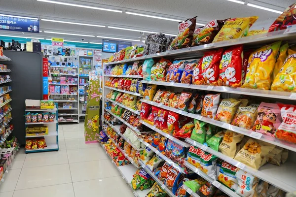 Seoul Jižní Korea Duben 2023 Různé Chutě Čipsů Občerstvení Obchodě — Stock fotografie