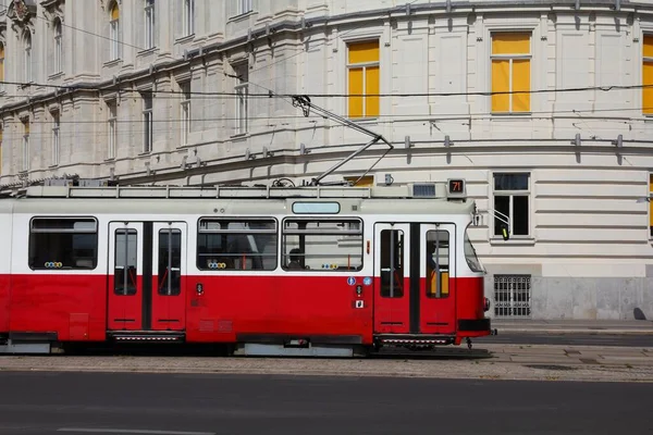 奥地利维也纳的红色电车 维也纳的公共交通 — 图库照片