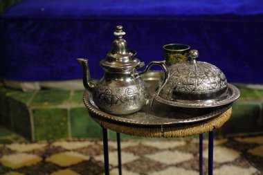 Fas gümüş çaydanlığı, tepsi ve plato seti. Fas nane çayı servisi..