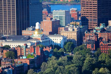Boston City, ABD. Massachusetts State House ve Beacon Hill bölgesinin hava görüntüsü.