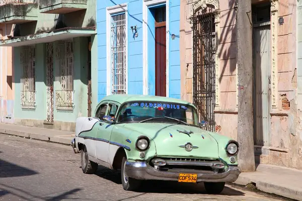 Camaguey Cuba February 2011 Oldtimer Oldsmobile Car Parked Camaguey Cuba — Stock Photo, Image