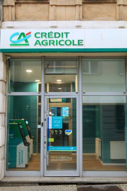 TARNOWSKIE GORY, POLAND - 23 Eylül 2023 Tarnowskie Gory 'deki Credit Agricole banka şubesi. Polonya merkezli ticari banka.