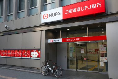 TOKYO, Japonya - 1 Aralık 2016: Tokyo, Japonya 'daki MUFG Bank şubesine giriş. MUFG tam adı The Bank of Tokyo-Mitsubishi UFJ.