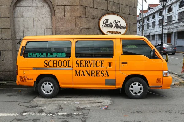 Manila Filipinas Noviembre 2017 Camioneta Pasajeros Servicio Escolar Estacionada Manila — Foto de Stock