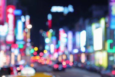 Gece lambası. Tayvan 'ın Taipei şehrinde bulanık ışıklar. Bulanık neonların yumuşak arkaplanı.