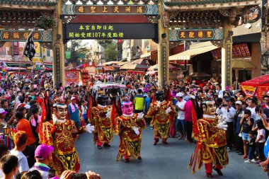 LUKANG, TAIWAN - 2 Aralık 2018: Lukang, Tayvan 'daki Mazu Tapınağı' nda geleneksel kutlamalar. Lukang şehrinde 200 'den fazla tapınak var..