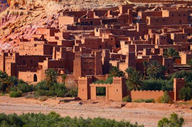 Ait Benhaddou, Fas 'ın simgesi. Kervan rotasındaki tarihi Ksar kasabası. UNESCO Dünya Mirası Alanı.