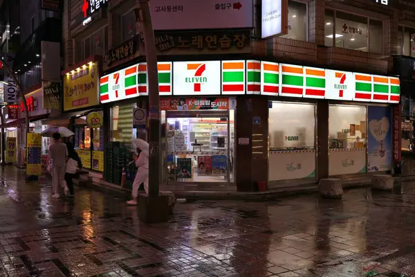 Jeonju South Korea Апреля 2023 Eleven Brand Convenience Store Rainy — стоковое фото