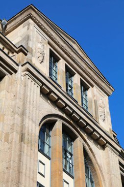 Almanya 'nın Bochum şehrinde. Neoklasik mimari sokak görüntüsü.