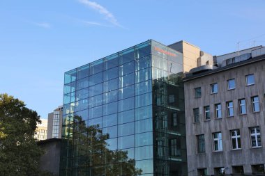 ESSEN, GERMANY - 20 Eylül 2020: Essen 'deki halk lisesi (Volkshochschule). Almanya için tipik bir Yetişkin Eğitim Merkezi.