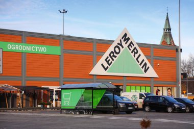 KATOWICE, POLAND 19 Aralık 2023: Leroy Merlin Polonya 'da ev dekorasyonu ve bahçe bakkalı. Mağaza zinciri Groupe Mulliez 'in yan kuruluşudur..