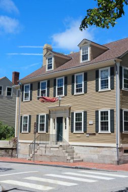 Providence, Amerika - 8 Haziran 2013: Providence, Rhode Island'daki tipik New England mimarisi. Providence Rhode Island'ın başkenti ve en kalabalık şehridir (178.000 kişi)..