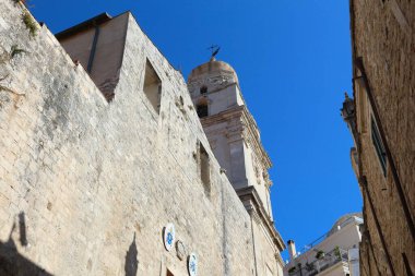 Vieste, İtalya - Gargano Yarımadası 'ndaki eski kasaba. Azize Meryem 'in müşterek Katedrali.