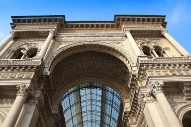 Milan şehri, İtalya. Galleria Vittorio Emanuele II - eski lüks alışveriş galerisi.