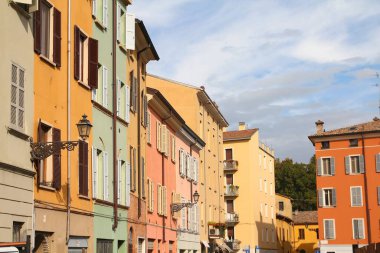Parma şehri, İtalya - Emilia-Romagna bölgesi. Renkli Akdeniz mimarisi.