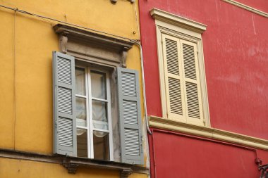 Parma şehri, İtalya - Emilia-Romagna bölgesi. Renkli Akdeniz mimarisi.