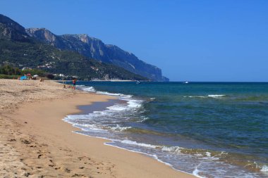Iscrixedda plajı (Spiaggia di Iscrixedda). İtalya 'nın Sardunya adasındaki Lotzorai' de kumsal.
