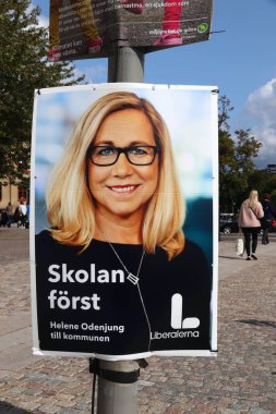 GOTHENBURG, SWEDEN - 26 Ağustos 2018: Liberal Parti (Liberalerna) siyasi poster 2018 İsveç genel seçimlerinden önce.