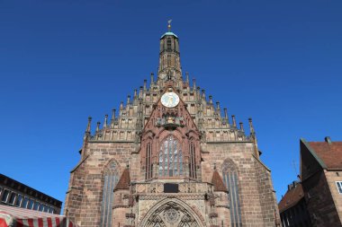 Nuremberg, Almanya. Frauenkirche kilise cephesi. Nuremberg 'deki Meryem Kilisesi.